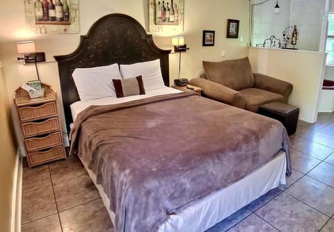 Napa Rock Cottage/ #7 Oak Crest Apartment in Eureka Springs