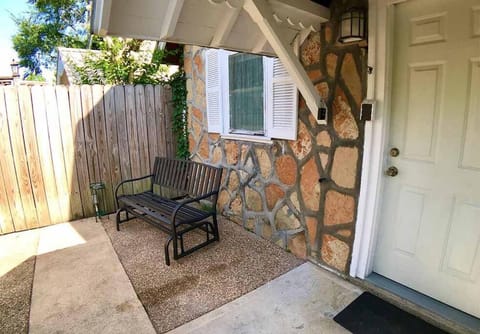Napa Rock Cottage/ #7 Oak Crest Apartment in Eureka Springs