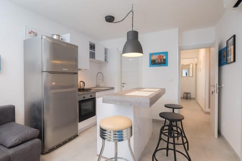 Apartment Scherbl - 1 One-Bedroom Apartment & 2 Private Rooms Near Park Marjan, Split Apartment in Split