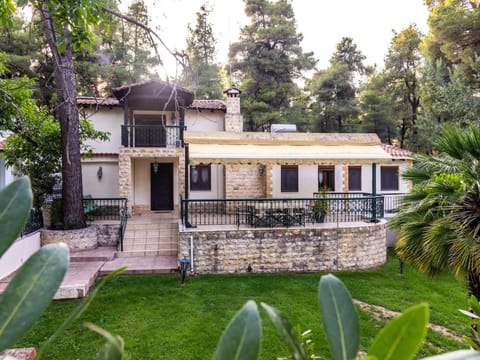 Property building, Day, Garden, Garden view