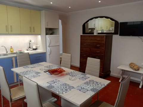 Dining area, kitchen