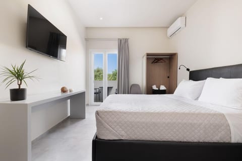 TV and multimedia, Photo of the whole room, Bedroom