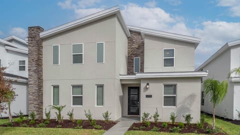 1249 Challenge House in Davenport