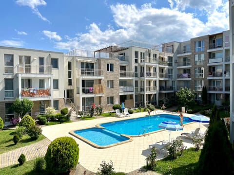 Property building, Swimming pool