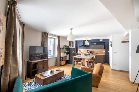 Communal lounge/ TV room, TV and multimedia, Kitchen or kitchenette, Living room, Seating area, Dining area