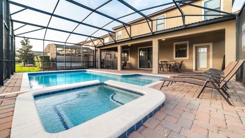 Patio, Swimming pool, sunbed