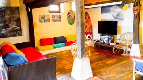 Communal lounge/ TV room, Spring, Day, On site