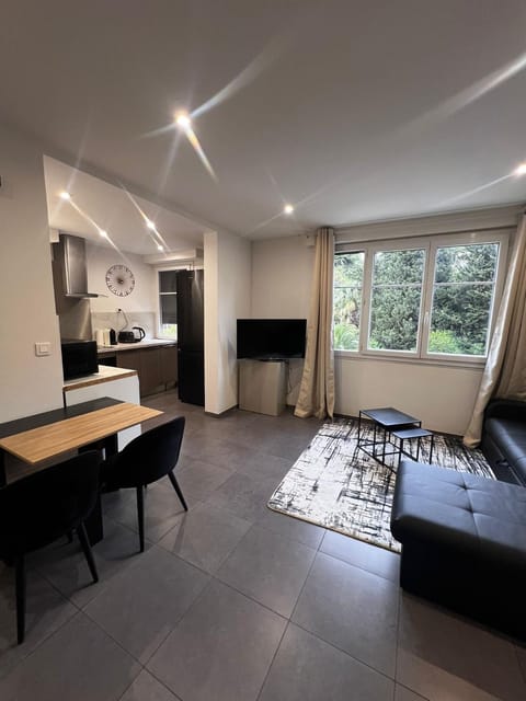 Kitchen or kitchenette, Living room, Dining area