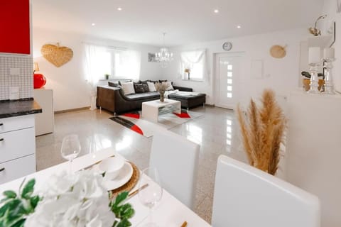Living room, Photo of the whole room, Seating area