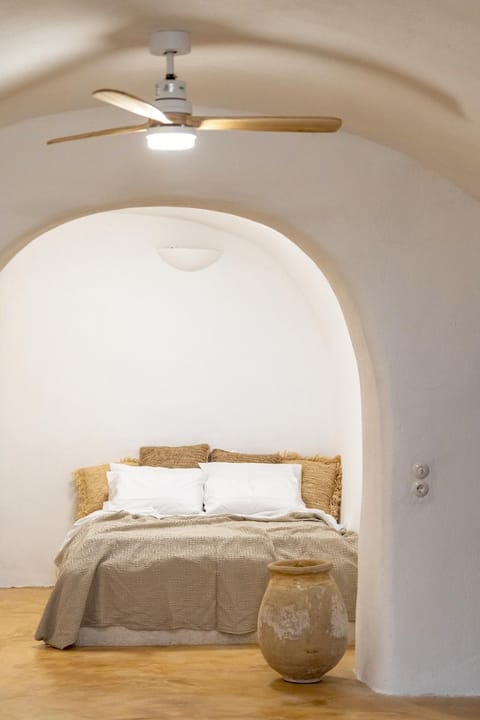 Bed, Bedroom, fireplace