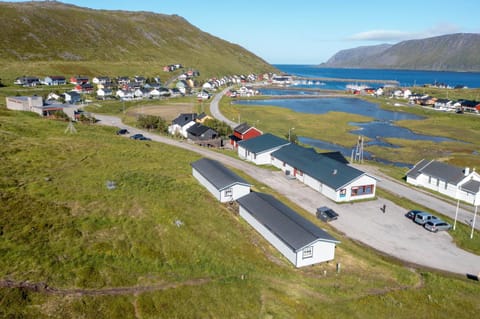 Property building, Day, Neighbourhood, Natural landscape, Bird's eye view, City view, Lake view, Mountain view, Sea view, Street view, Location, Parking