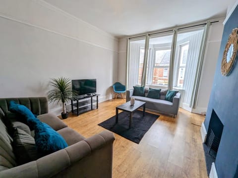 Enjoy 4 BR home near the city Gateshead&Newcastle Apartment in Saltwell Park