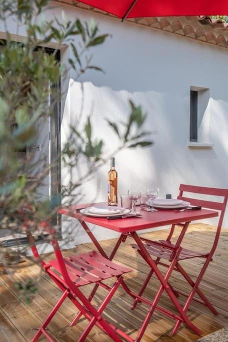 Patio, Dining area