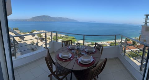 View (from property/room), Balcony/Terrace, Dining area, Sea view