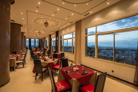 Restaurant/places to eat, Swimming pool, Swimming pool