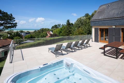 Patio, Spa and wellness centre/facilities, Sea view