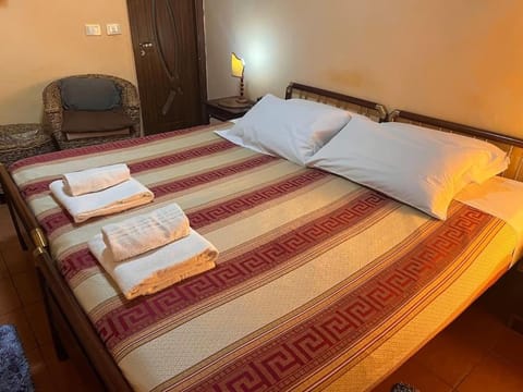 Bedroom, towels