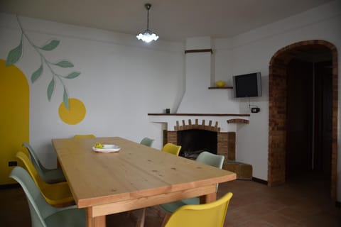 TV and multimedia, Living room, Decorative detail, Dining area