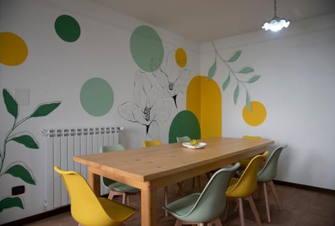 Living room, Decorative detail, Dining area