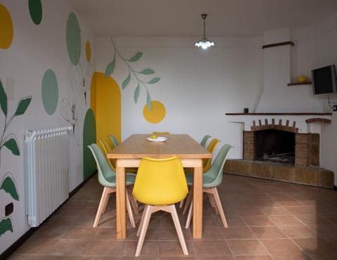 Living room, Decorative detail, Dining area