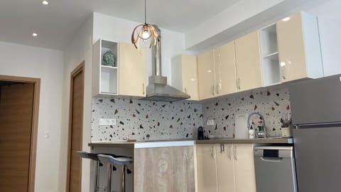 Coffee/tea facilities, Kitchen or kitchenette, dishwasher, oven, pet friendly, stove