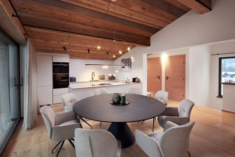 Kitchen or kitchenette, Dining area, kitchen