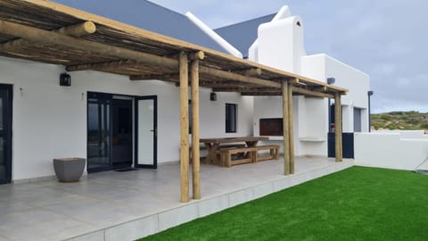 Property building, Patio, BBQ facilities, Garden, Balcony/Terrace