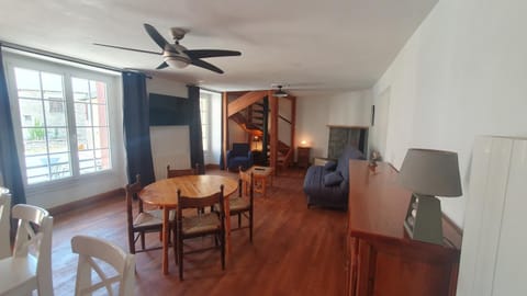 Living room, Dining area, fireplace