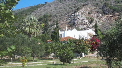 Property building, Nearby landmark, Natural landscape, Mountain view