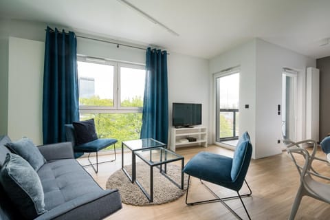 Communal lounge/ TV room, TV and multimedia, Living room, Seating area, Evening entertainment