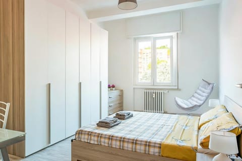 Bed, Photo of the whole room, Bedroom, internet, towels, wardrobe