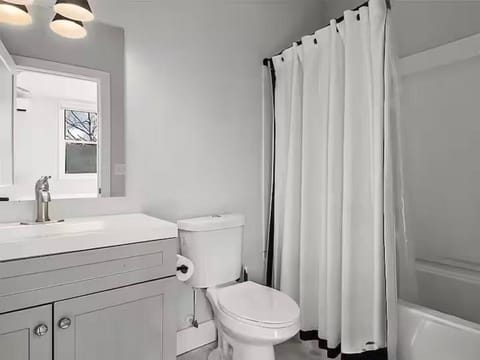 French Broad Overlook House in Woodfin