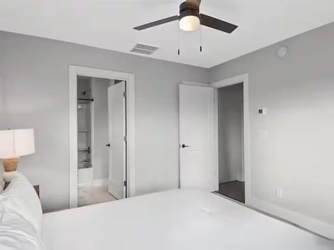 French Broad Overlook House in Woodfin