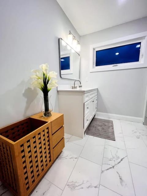 Riverside House House in Woodfin