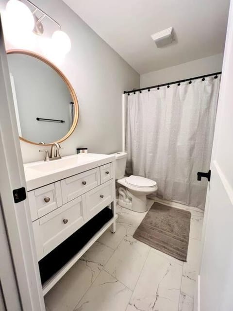 Riverside House House in Woodfin