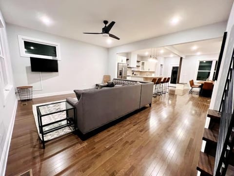 Riverside House House in Woodfin