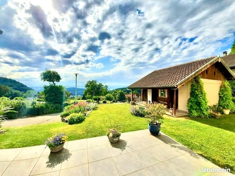 La Carlina - logements entre lac et montagnes House in Haute-Savoie