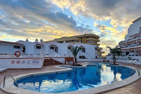 Property building, Pool view, Swimming pool, Swimming pool, Sunset, sunbed