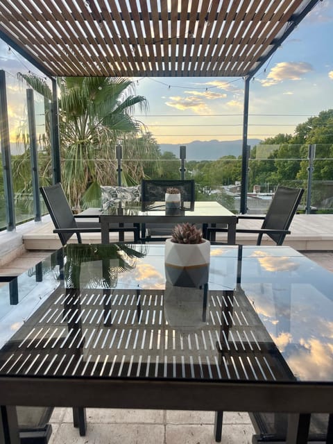 Natural landscape, Hot Tub, Balcony/Terrace, Seating area, Mountain view, Sunset