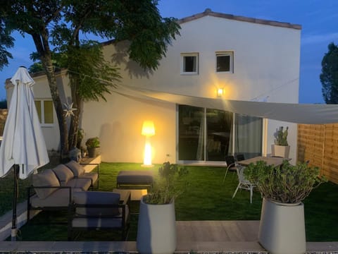 Property building, Restaurant/places to eat, Night, Garden, Garden view, Breakfast