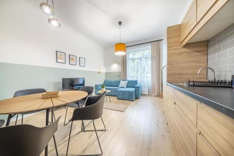 Property building, Kitchen or kitchenette, Living room, Seating area, Dining area