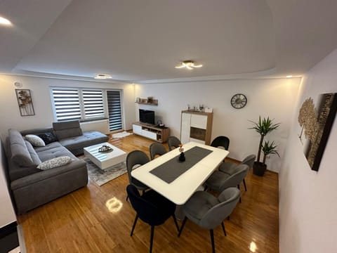 Living room, Photo of the whole room