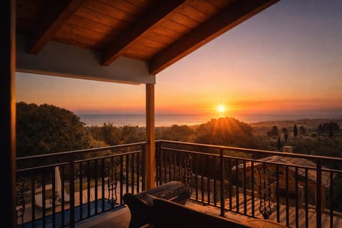 Balcony/Terrace, Balcony/Terrace, Swimming pool, Sunrise