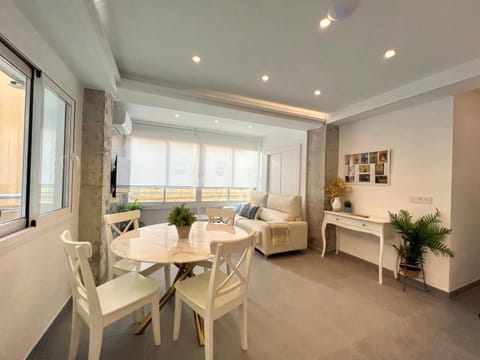 TV and multimedia, Living room, Seating area, Dining area