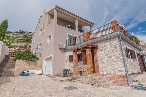 Apartments Folk Apartment in Šibenik-Knin County, Croatia