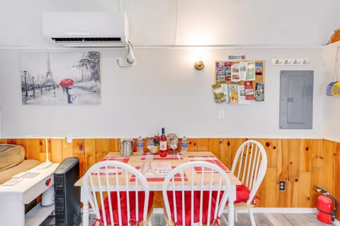 Paris Vacation Rental about 22 Mi to Mount Magazine! House in Arkansas