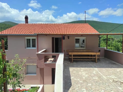 Property building, Patio, Day, Natural landscape, View (from property/room), Balcony/Terrace, Mountain view