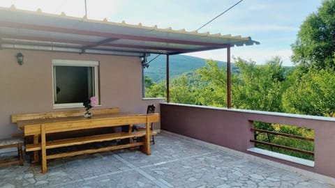 Patio, Day, Natural landscape, View (from property/room), Balcony/Terrace, Mountain view