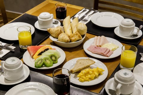 Restaurant/places to eat, Food and drinks, Food, Breakfast, Continental breakfast
