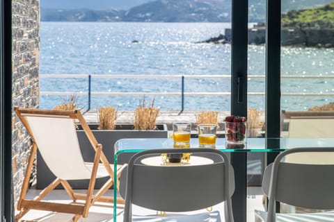 Living room, Sea view, Location